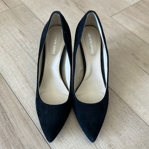 Black suede pumps 6.5
